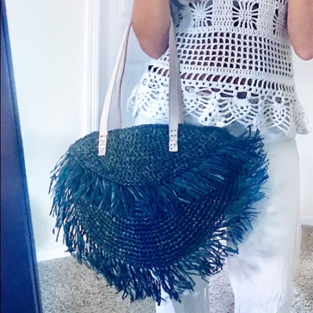 Black round straw bag